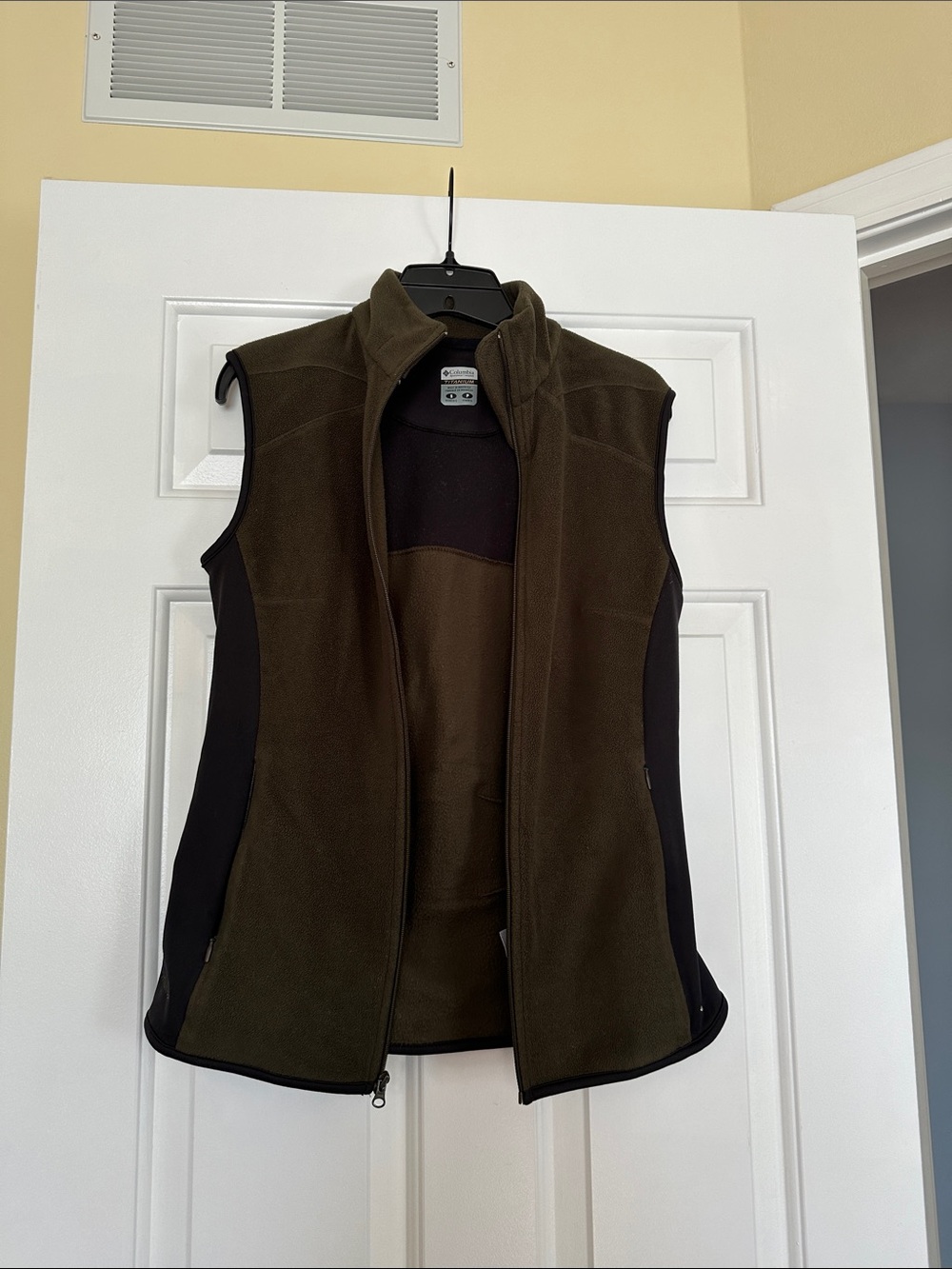 Columbia Olive Green Fleece Vest with Black Side Panels size small